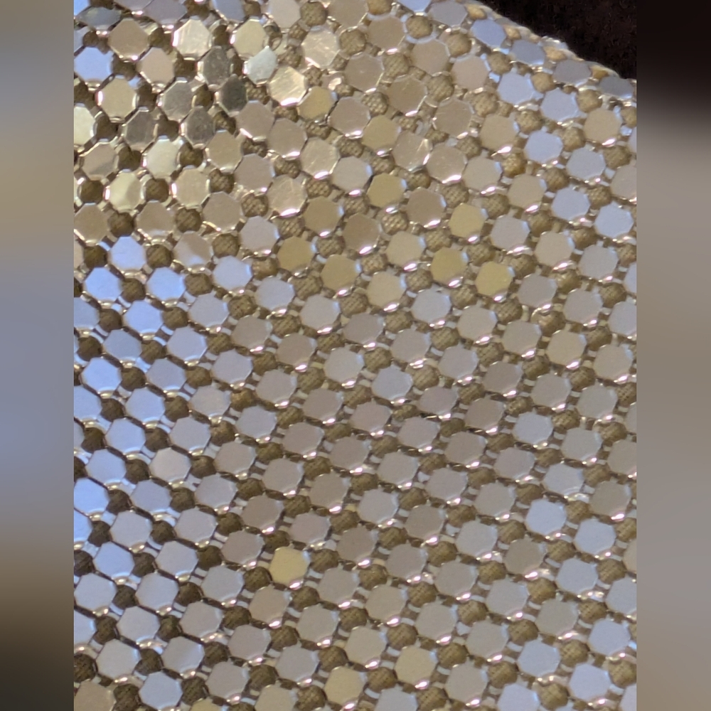 Soft and light Metal Mesh Evening Bag. - Picture 3 of 10